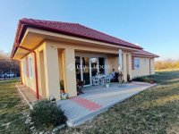 Eladó családi ház, Dunabogdányban 135 M Ft, 3 szobás