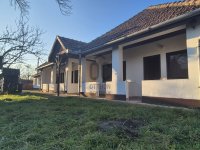 Eladó családi ház, Poroszlón 55 M Ft, 8 szobás