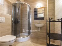 Eladó családi ház, Balatonfenyvesen 369 M Ft, 12 szobás