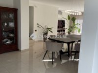 Eladó családi ház, Velencén 198.7 M Ft, 4 szobás