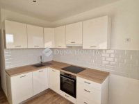 Eladó panellakás, Pécsett 57.9 M Ft, 2 szobás