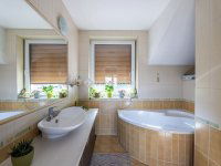 Eladó családi ház, Kecskeméten 175 M Ft, 7 szobás