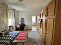 Eladó panellakás, Pécsett 39.9 M Ft, 3 szobás