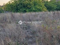 Eladó telek