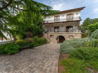 Eladó családi ház, Pécsett 319 M Ft, 6 szobás