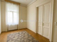 Eladó téglalakás, VI. kerületben 99.9 M Ft, 2 szobás