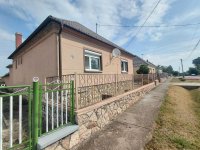 Eladó családi ház, Kisbéren 53 M Ft, 3 szobás