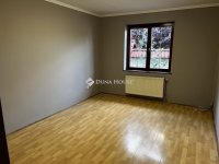 Eladó családi ház, Dunaújvárosban 119.9 M Ft, 7 szobás