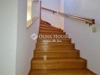 Eladó családi ház, Kesztölcön 118.9 M Ft, 6 szobás