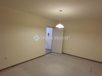 Eladó panellakás, Pécsett 45 M Ft, 2+1 szobás