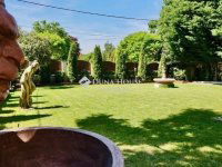 Eladó családi ház, II. kerületben 295 M Ft, 9 szobás