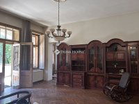 Eladó családi ház, Pécsett 499 M Ft, 6+1 szobás