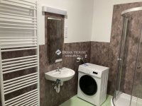 Eladó családi ház, Esztergomban 665 M Ft, 46 szobás