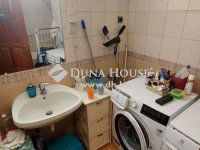 Eladó téglalakás