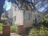 Eladó családi ház, Úrin 74.9 M Ft, 6 szobás