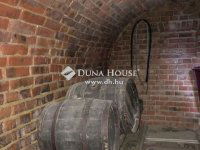 Eladó családi ház, Pécsett 6.9 M Ft, 1 szobás