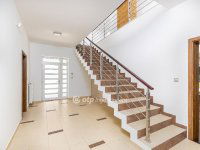 Eladó családi ház, Telkin 399.9 M Ft, 6 szobás