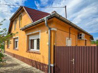 Eladó családi ház, Dunaharasztin 108.99 M Ft, 7 szobás