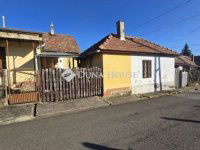 Eladó családi ház, Pécsett 33.4 M Ft, 2 szobás