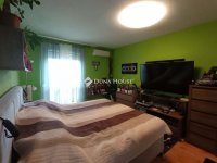 Eladó panellakás, Pécsett 39.5 M Ft, 2 szobás