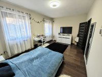 Eladó családi ház, Szegeden 200 M Ft, 5 szobás