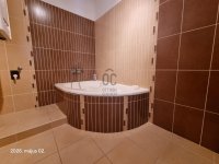 Eladó téglalakás, Balatonalmádiban 93 M Ft, 2 szobás