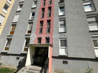 Eladó panellakás, Pécsett 39.9 M Ft, 3 szobás