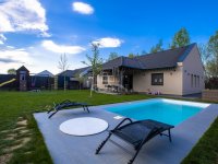 Eladó ikerház, Szadán 179.9 M Ft, 4+1 szobás