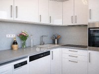 Eladó panellakás, Veszprémben 62.9 M Ft, 3 szobás