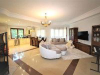 Eladó családi ház, Mogyoródon 310 M Ft, 9 szobás