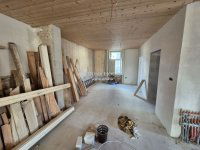 Eladó családi ház, Tatán 399 M Ft, 10 szobás