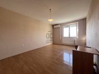 Eladó panellakás, Szekszárdon 32 M Ft, 2 szobás