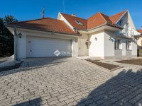 Eladó családi ház, Budaörsön 420 M Ft, 10 szobás