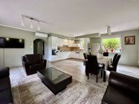 Eladó családi ház, Pécsett 280 M Ft, 9 szobás