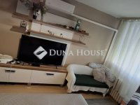 Kiadó panellakás, albérlet, Pécsett, Esztergályos János utcában