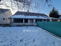 Eladó családi ház, Pápán 21.99 M Ft, 2 szobás