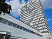 Eladó panellakás, Veszprémben 175 M Ft, 14 szobás