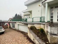 Eladó családi ház, Szentendrén 229.9 M Ft, 9 szobás