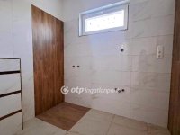 Eladó téglalakás, Balatonakarattyán 144 M Ft, 4 szobás