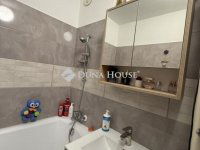 Eladó panellakás, Pécsett 61.99 M Ft, 3 szobás