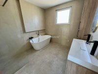 Eladó családi ház, Pécsett 127.9 M Ft, 4 szobás