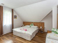 Eladó családi ház, Abaligeten 149 M Ft, 8 szobás