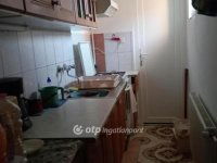 Eladó családi ház, Majson 20 M Ft, 2 szobás