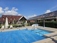 Eladó hotel, Bakson 399 M Ft, 20+5 szobás / költözzbe.hu