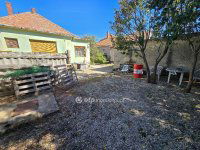 Eladó családi ház, Pápán 36.9 M Ft, 3 szobás