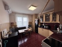 Eladó panellakás, Komlón 26.9 M Ft, 2 szobás