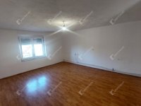 Eladó családi ház, Száron 40.99 M Ft, 2 szobás