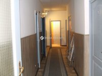 Eladó panellakás, Esztergomban 112 M Ft, 5 szobás