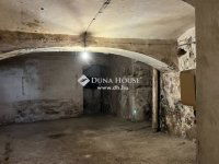 Eladó üzlethelyiség