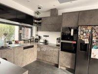 Eladó családi ház, Pécsett 149 M Ft, 4 szobás